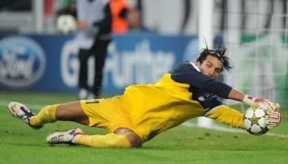 首尔市温情邀请百名弱势群体观赛 巴萨与首尔FC友谊赛点亮希望之夜