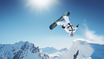 韩国队抵达贾努布球场备战亚洲杯 孙兴慜领衔全队士气高昂